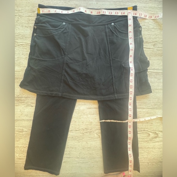 Athleta Bettona 2 in 1 Skirt Capri Legging Combo L - Picture 4 of 10